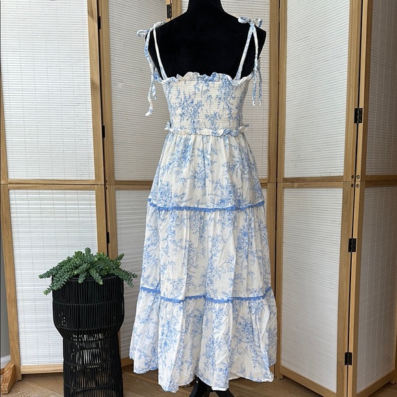 &merci Elegant Blue and White Floral Dress Tie Straps Smocked Bodice Size M - Picture 3 of 7
